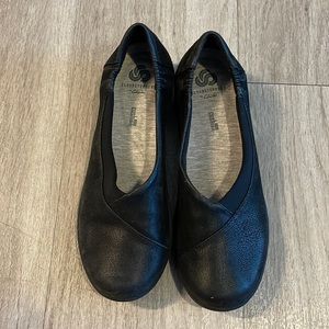 Clarks cloud steppers comfort flats